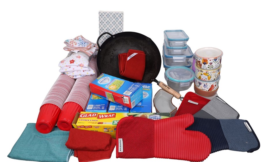 Assorted Kitchen Products, inc. SNAPWARE & KITCHENAID, And More. NB: Some a