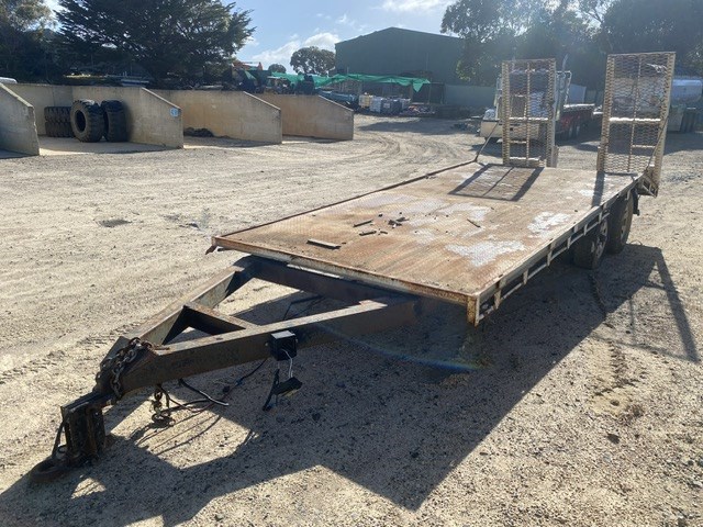 Custom Plant Tandem Beavertail Trailer