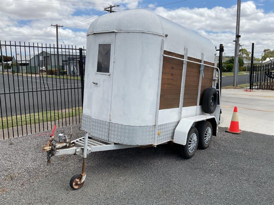 1975 Kentucky H-FLT Tandem Horse Float Trailer