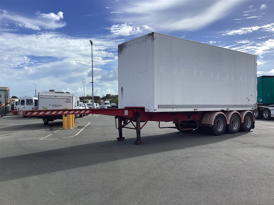 2000 FTE 3A Triaxle Pantech Lead Trailer