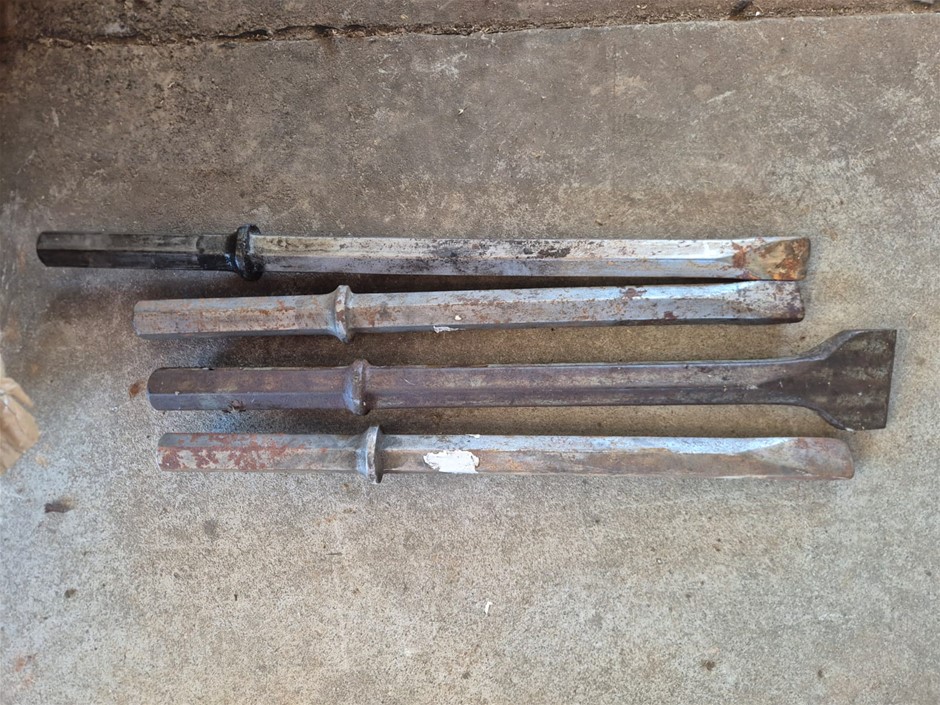 Quantity of 1 1/8 Jack Hammer Points