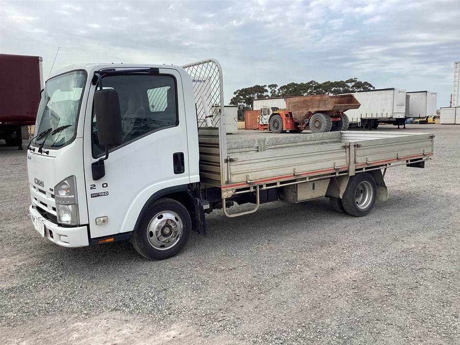 <p>2009 Isuzu NLR 200 4 x 2 Tray Body Truck</p>