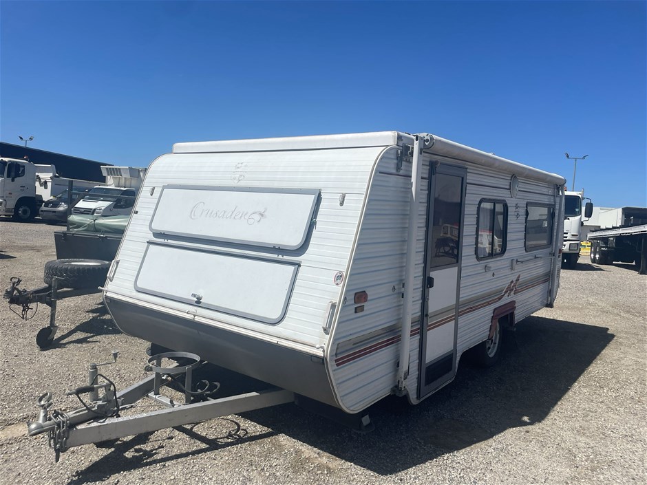 1999 Monarch Crusader Caravan