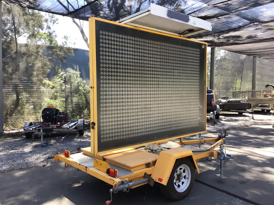 <p>2010 Bartco Scorpion 400 Single Variable Message Sign Trailer</p>