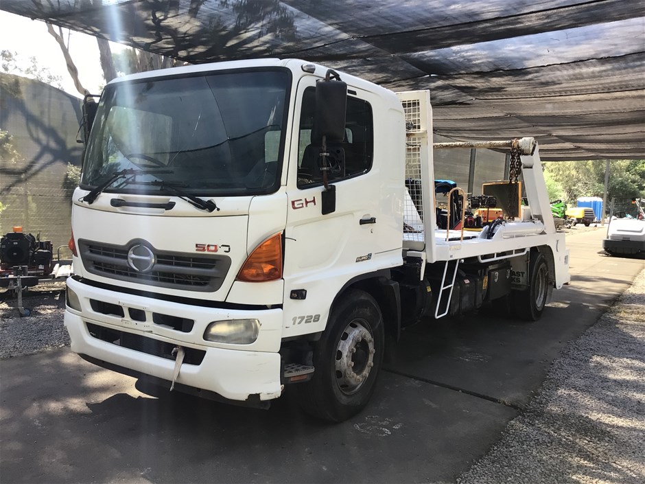 2013 Hino GH 500 4 x 2 Skip Bin Truck