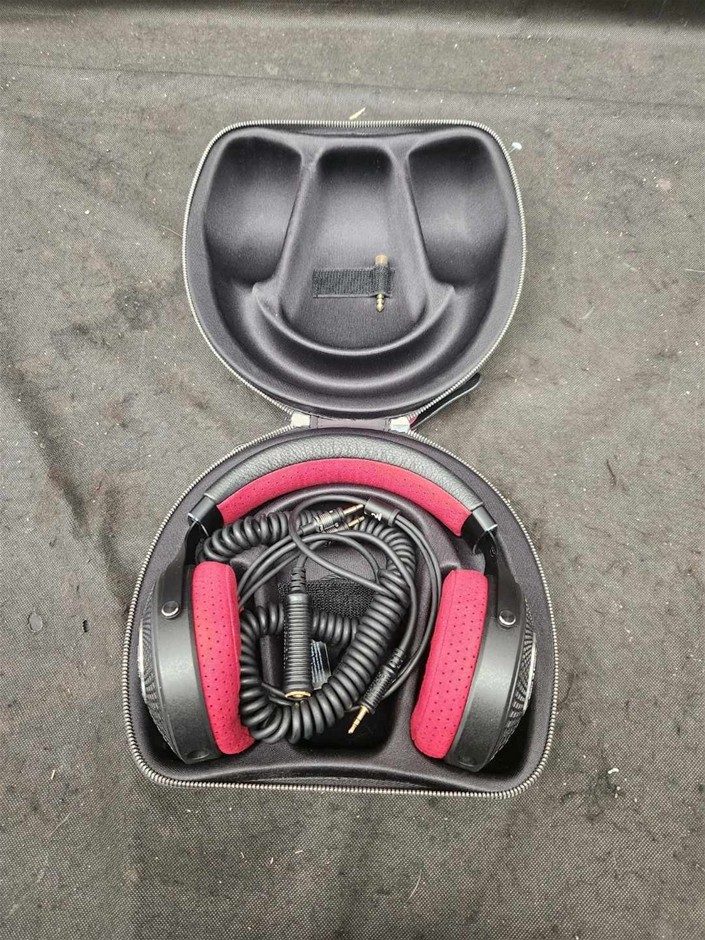 Focal Headphones in Case