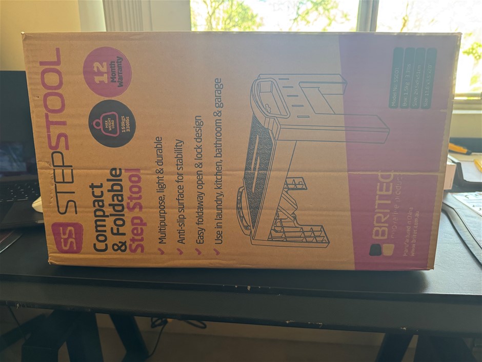 BRITEC Foldable Step Stool, Compact with a max wight load of 150kgs.