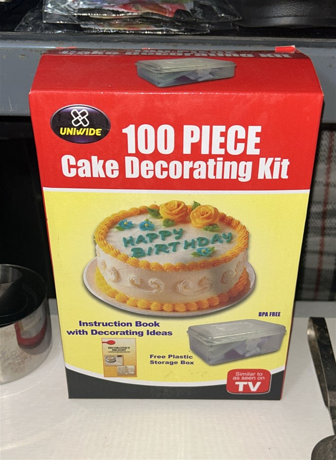 100 Piece Cake Decorating Kit