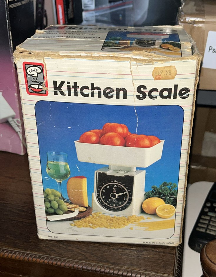 Vintage Kitchen Scale in Box