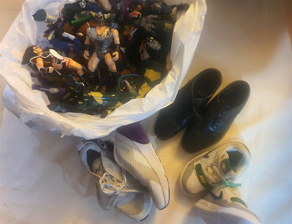 Used Kids Shoes 19 to 23 cm and WWF Wrestlers and Super Heroes Toys . Used