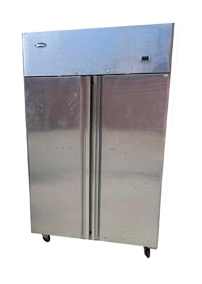 Stainless steel upright storage freezer
