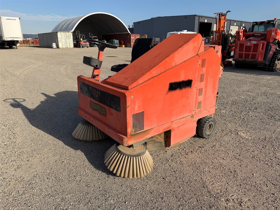 <p>RCM Ride On Floor Sweeper</p>