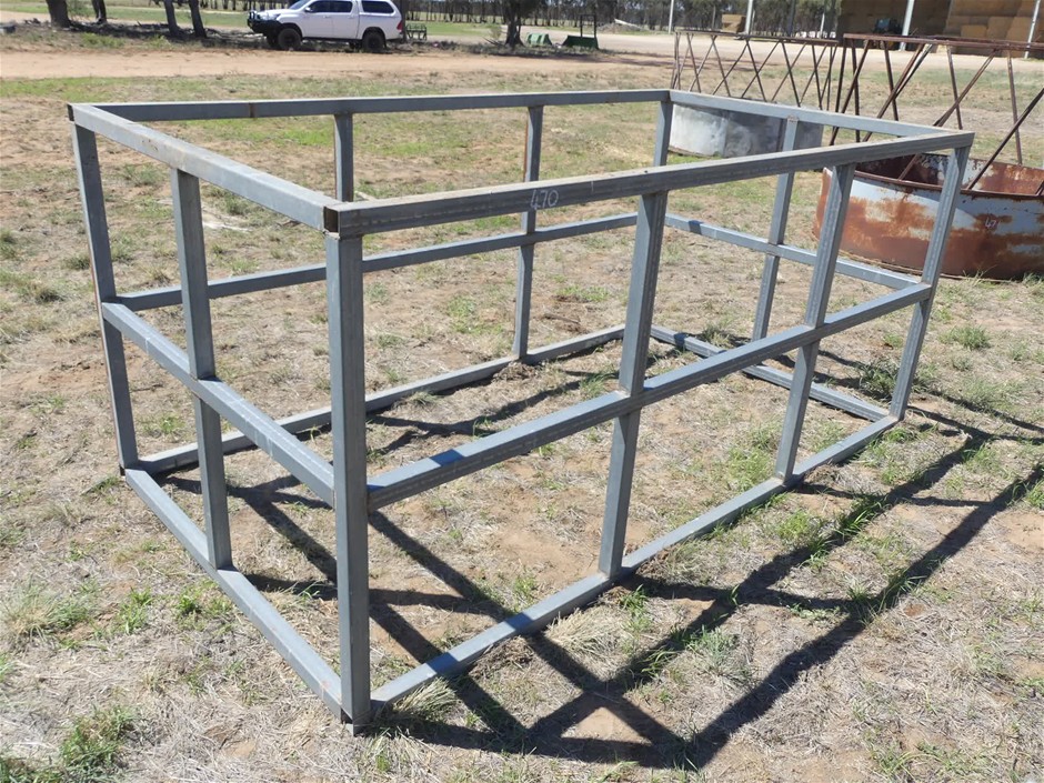 <B>Hay Cattle Feeder</B>