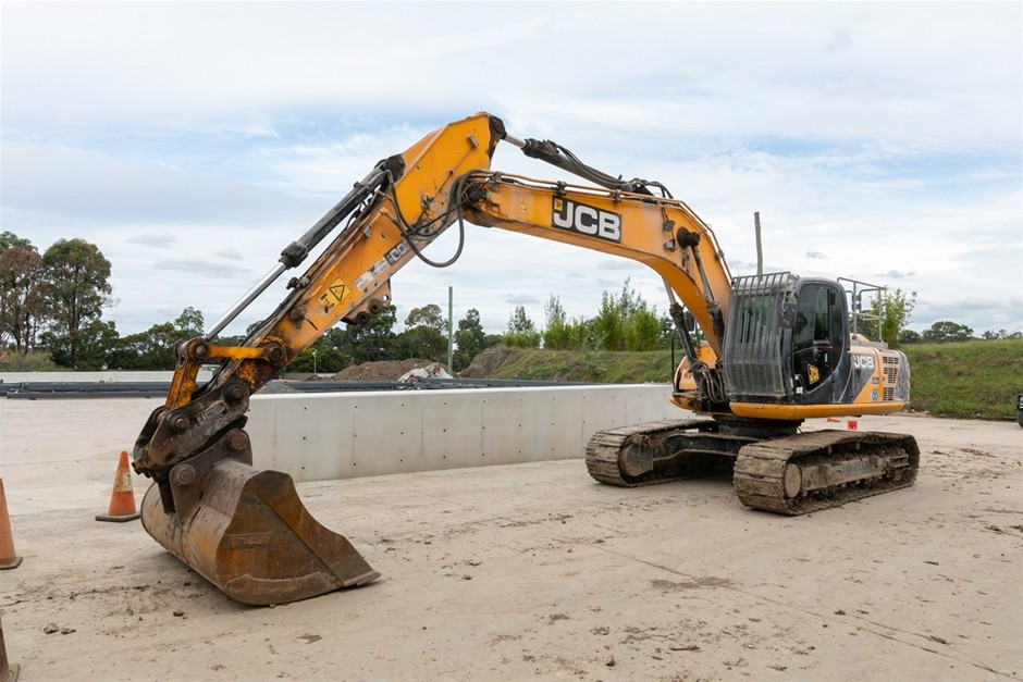 2020 JCB JS200LC Hydraulic Excavator