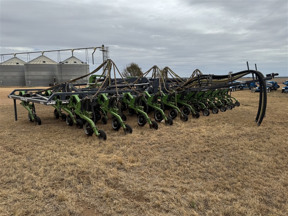 <B>2023 Boss Super Flex Planter</B>