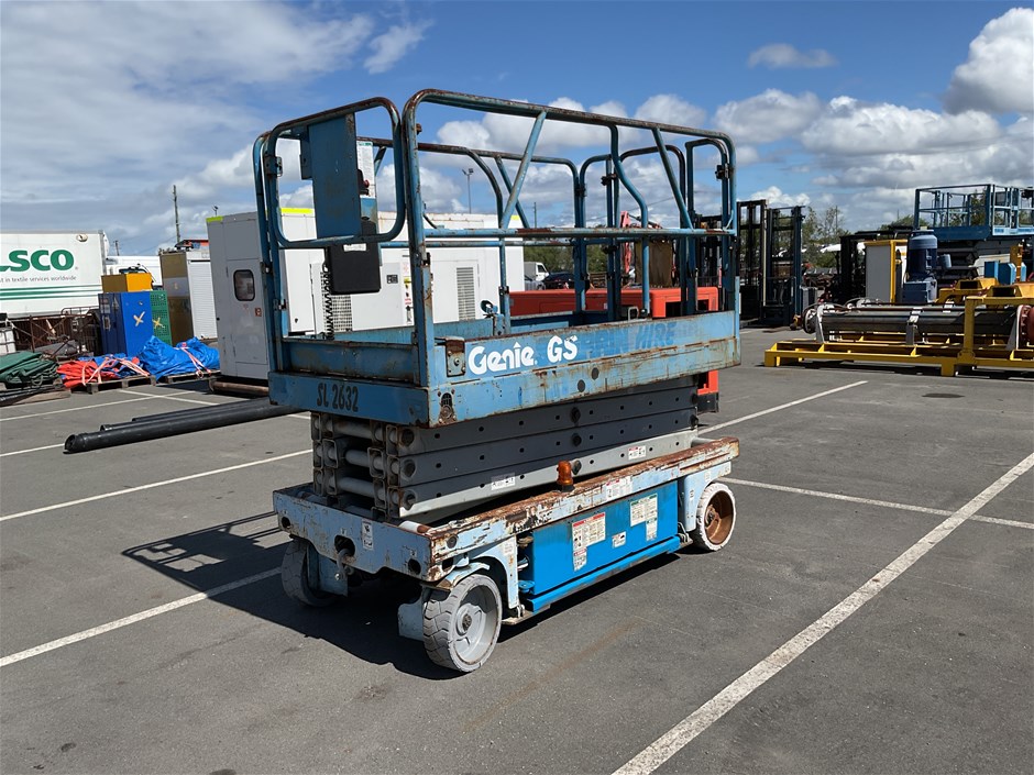 <p>2000 Genie GS2646 Scissor Lift</p>