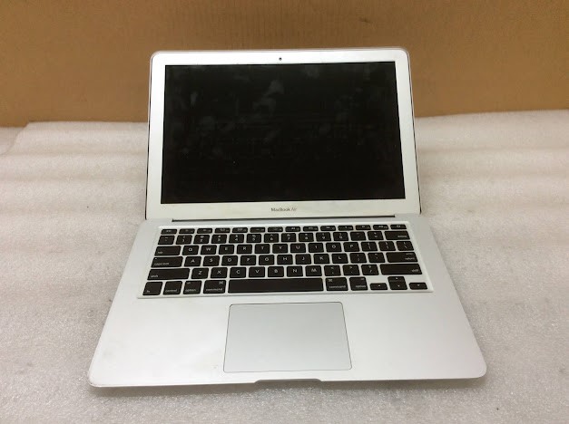 Apple MacBook Air (A1466) (EMC2632) Laptop i7 4650U 8GBRAM/500GB Silver