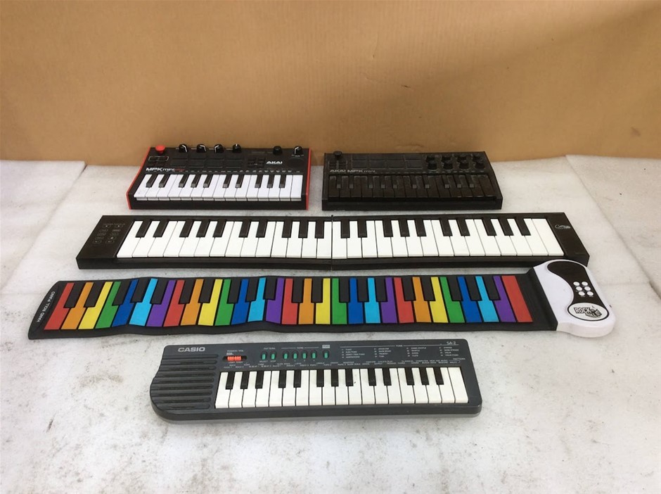 Mixed Brand Keyboard Controllers & Mini Electronic Keyboards (Lot of 5)