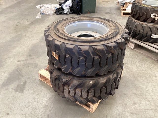 <p>2x Wide Wall Tubeless Rims And Tyres </p>