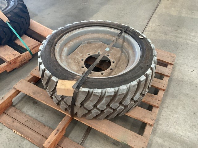 305-546 Tyre On 9 Stud Rim