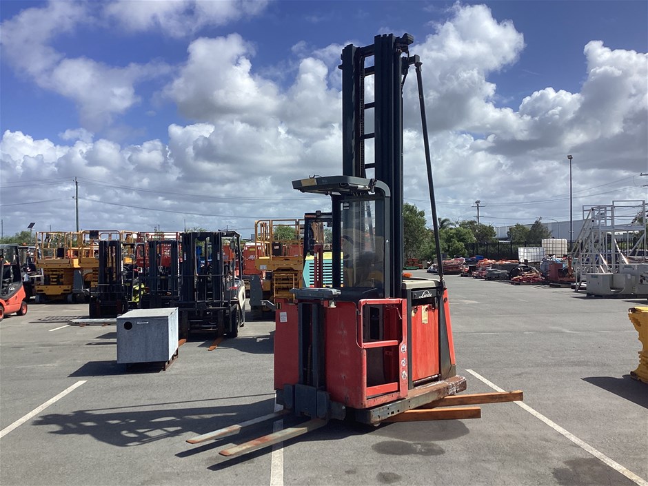 <p>Linde LL0323V12 Order Picker Forklift</p>