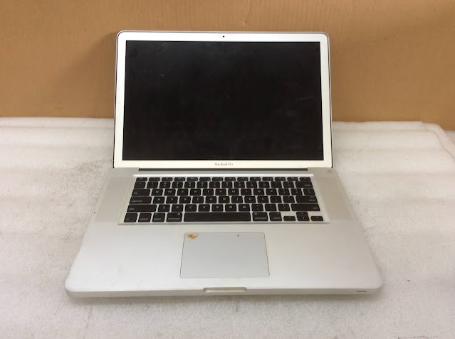 Apple MacBook Pro (A1286) (EMC2563) Laptop i7 2675QM 4GBRAM/500GB Silver