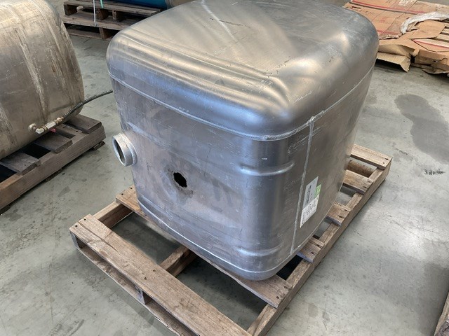 <p>Mercedes Benz A9604703103/2003 Diesel Fuel Tank </p>