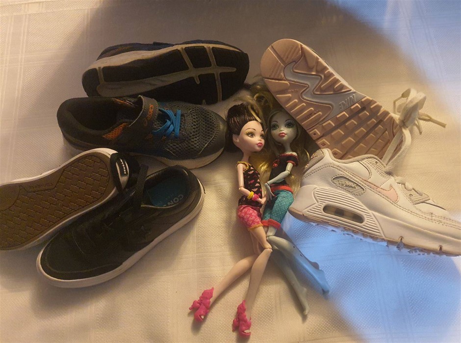 3 Pairs of Quality Shoes Converse , Nike Air Max , Tiger Asic 22-23 cm