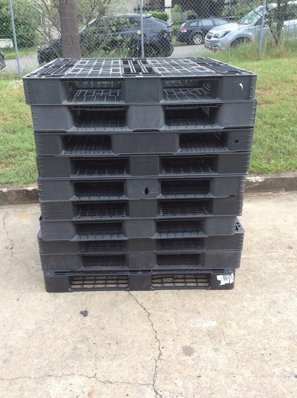 Mix Brand Plastic Pallets (Lot of 10)