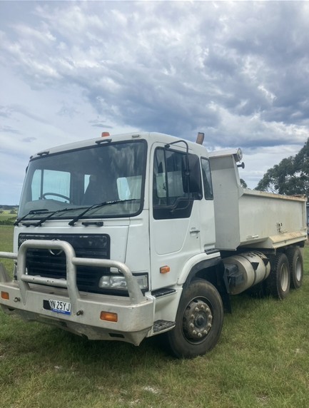 2003 Hino FS1K 6 x 4 400HP Tipper Truck