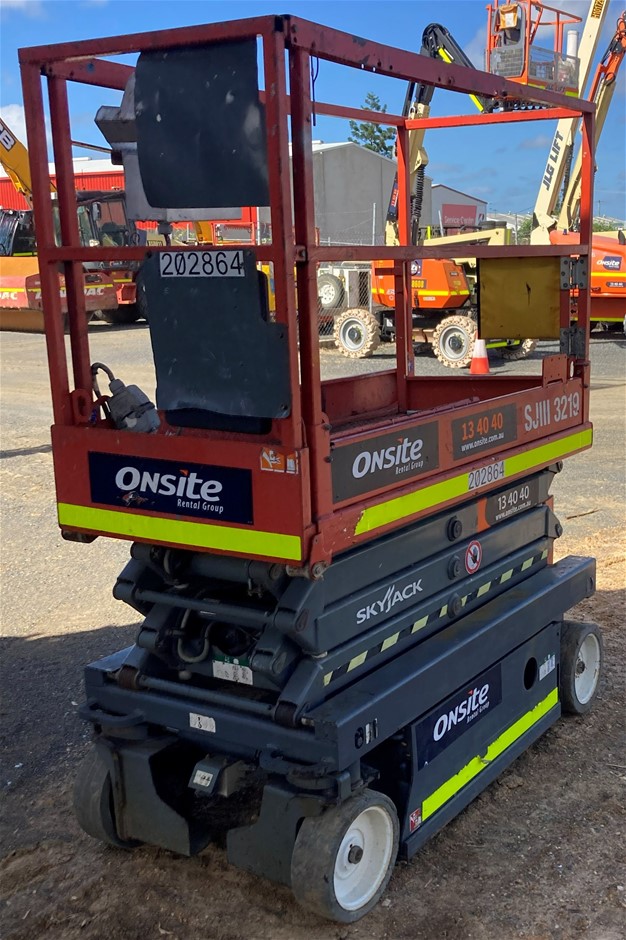 2016 Skyjack SJIII3219 Scissor Lift - 19ft (5.7m) - Electric - Rockhampton