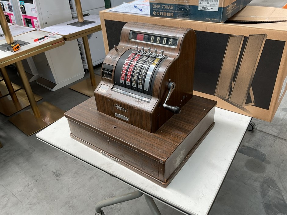 <p>Vintage Cash Register</p>