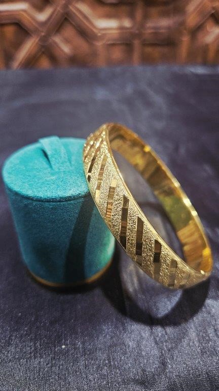22KGold-filled/ITALY Yellow Gold Filled bangle -(stamped 22KGold-filled