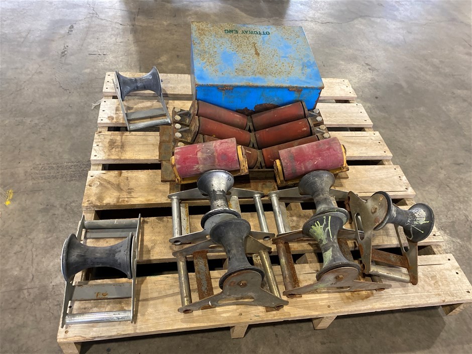 <p>Qty of Assorted Rollers</p>