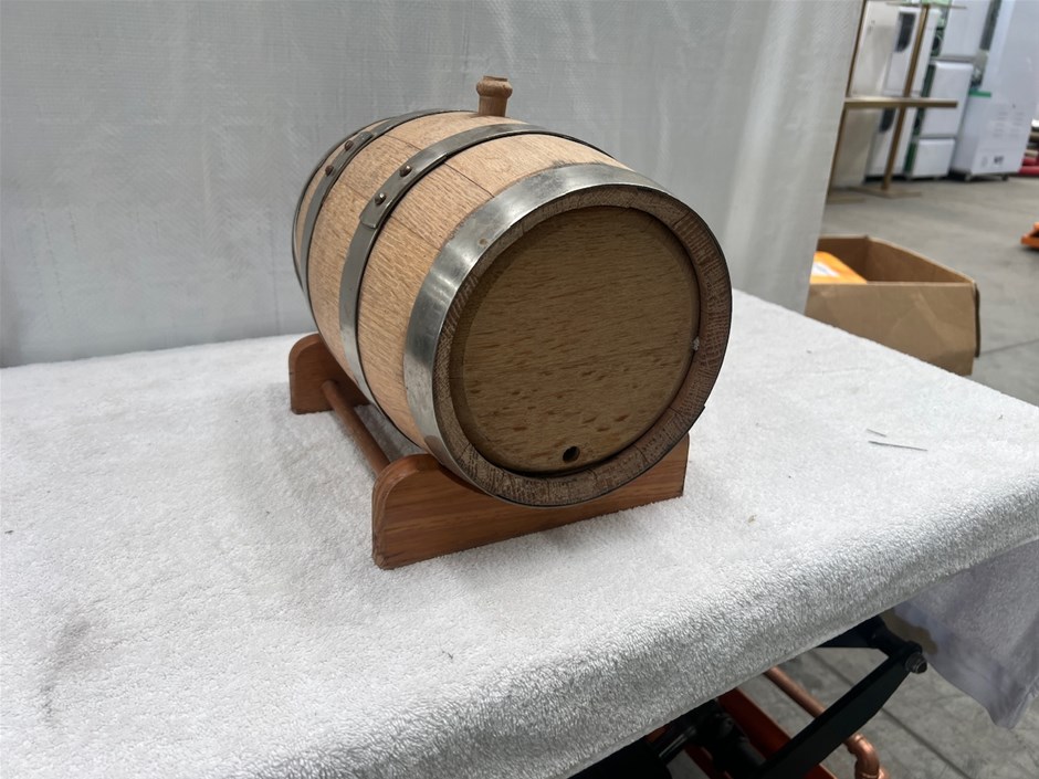 <p>Mini Wine barrel with Stand</p>