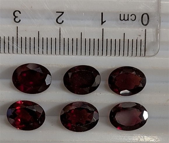 12.5 carats 9x7mm GARNET Gemstones