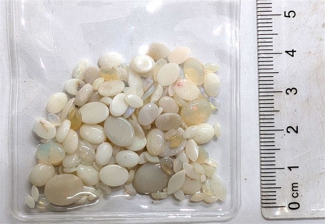 40 carats OPAL Solids Gemstones