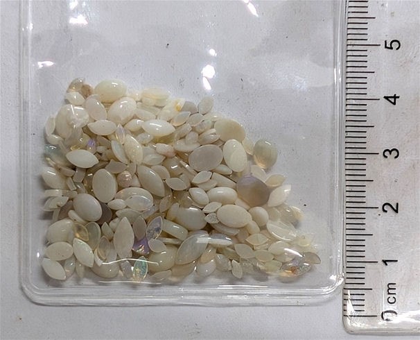 30 carats OPAL Solids Gemstones