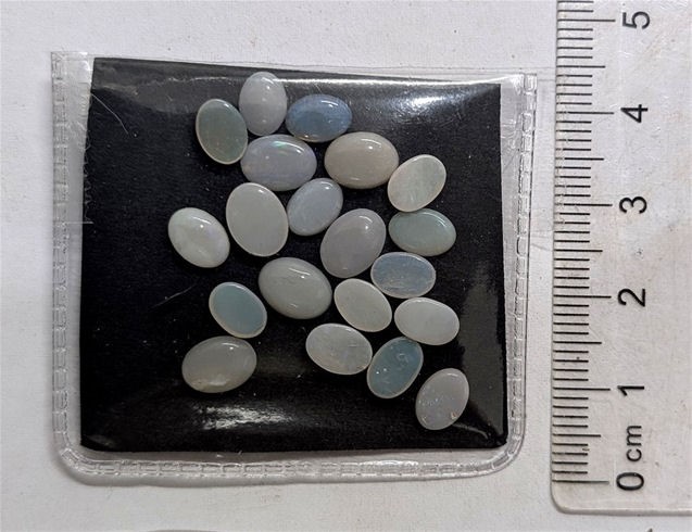 11 carats OPAL Solids Gemstones