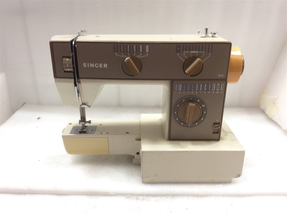 Singer 3015 Sewing Machine