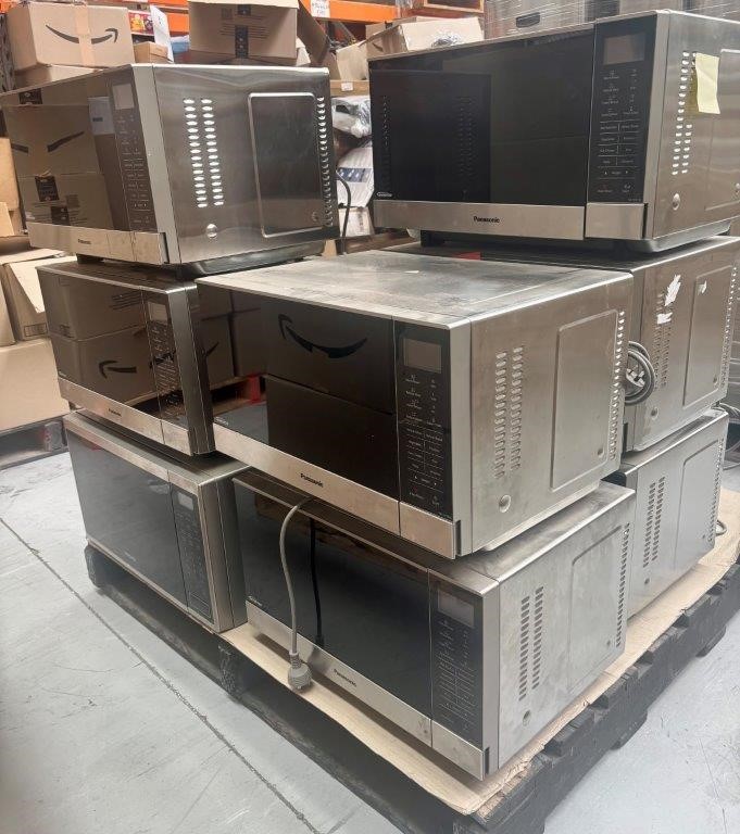 9 x Assorted Microwaves, 7 x PANASONIC (Inverter Flatbed 27L, NN-SF574S), 1