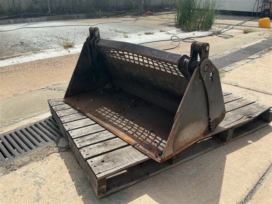 Mini Loader Bucket 4 in 1 Auction (0014-5062267) | Grays Australia