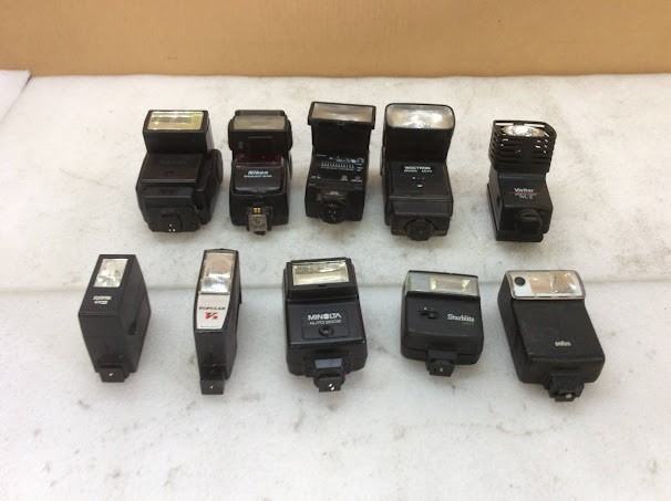 Vivitar/Woctron/Nikon/Canon Mixed Brand & Electronic Flashes (Lot of 10)