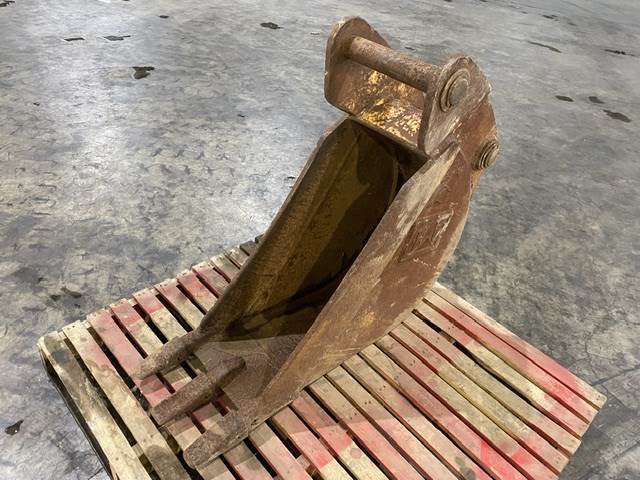 <p>CAT Backhoe Trenching Bucket</p>