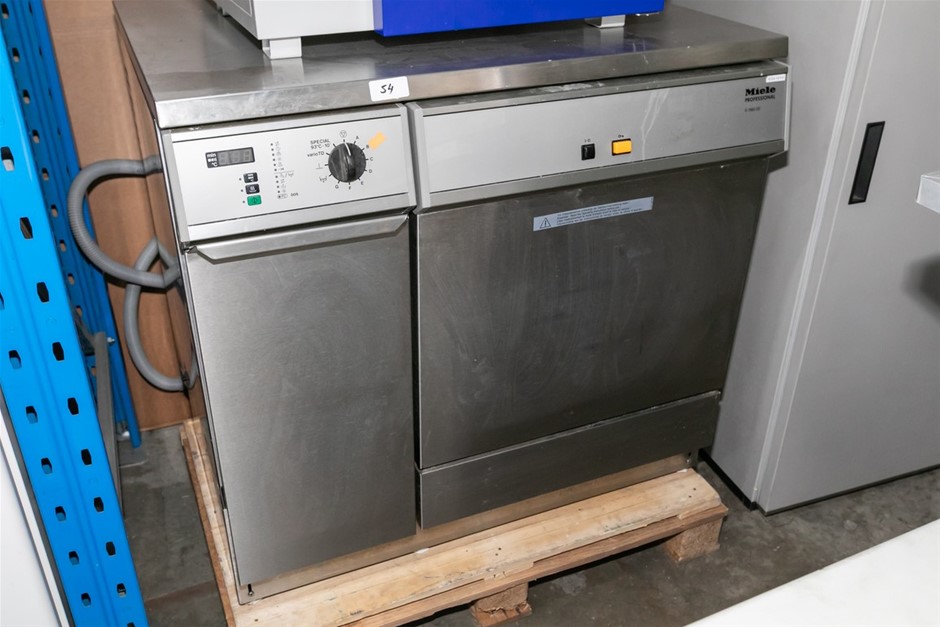 Washer for Laboratory Glassware with Injection Tray and Disinfector