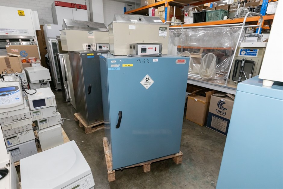 Incubator 300 Litre Capacity