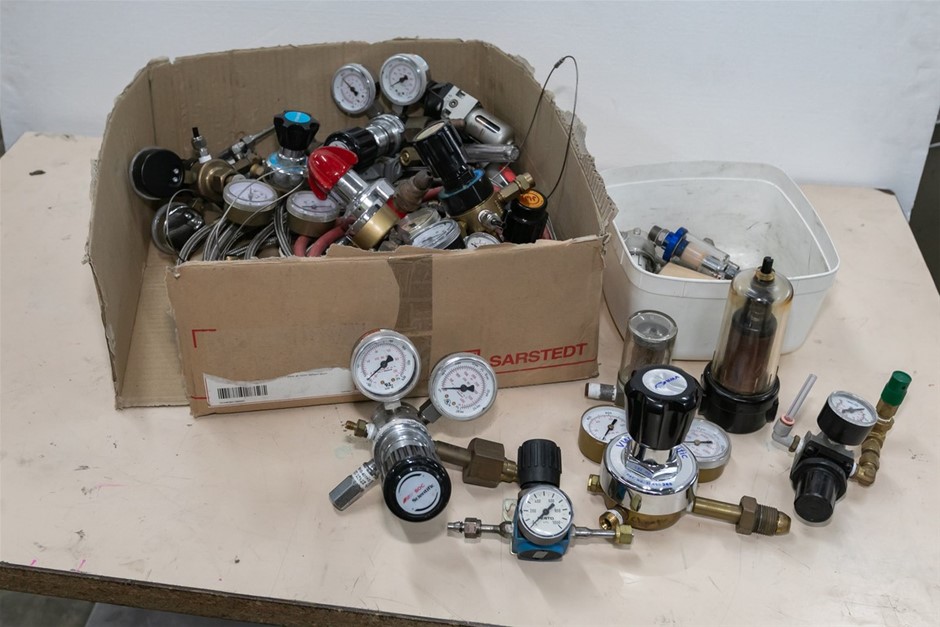 Assorted Gas Regulators With Tubing