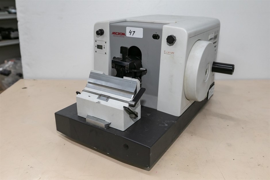 Rotary Microtome with Disposable Knife Holder