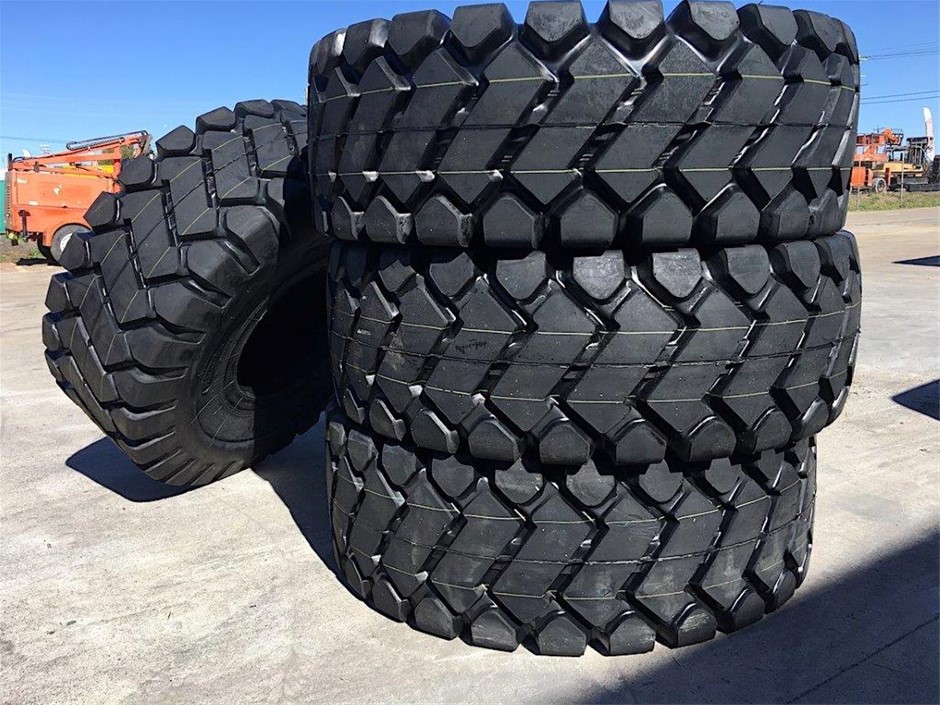 Quantity of 4 23.5-25 Earthmoving Tyres(Unused)