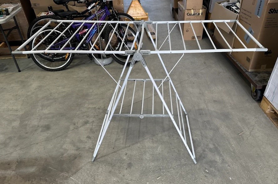 Airer has minor dents. NB: Photo as is.